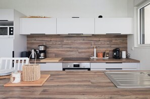 Køleskab, mikrobølgeovn, ovn, kogeplade