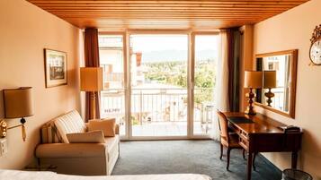 Phòng đôi Superior | Màn/rèm cản sáng, giường gấp/giường phụ (phụ phí)