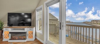 NEW Riverfront Loft - FANTASTIC location w/stunning views - on the boardwalk!