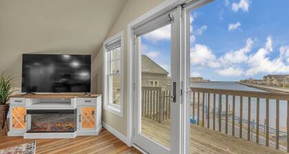 NEW Riverfront Loft - FANTASTIC location w/stunning views - on the boardwalk!