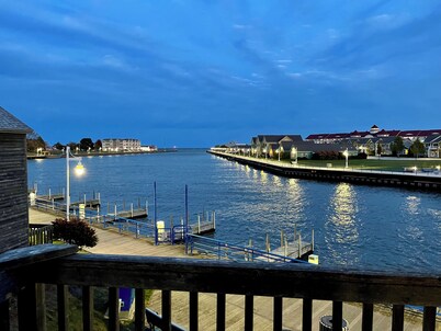 NEW Riverfront Loft - FANTASTIC location w/stunning views - on the boardwalk!
