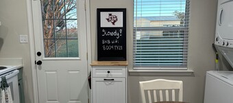 Charming Little Ranch House in Cook’s Pt - perfect for any Aggie Event!