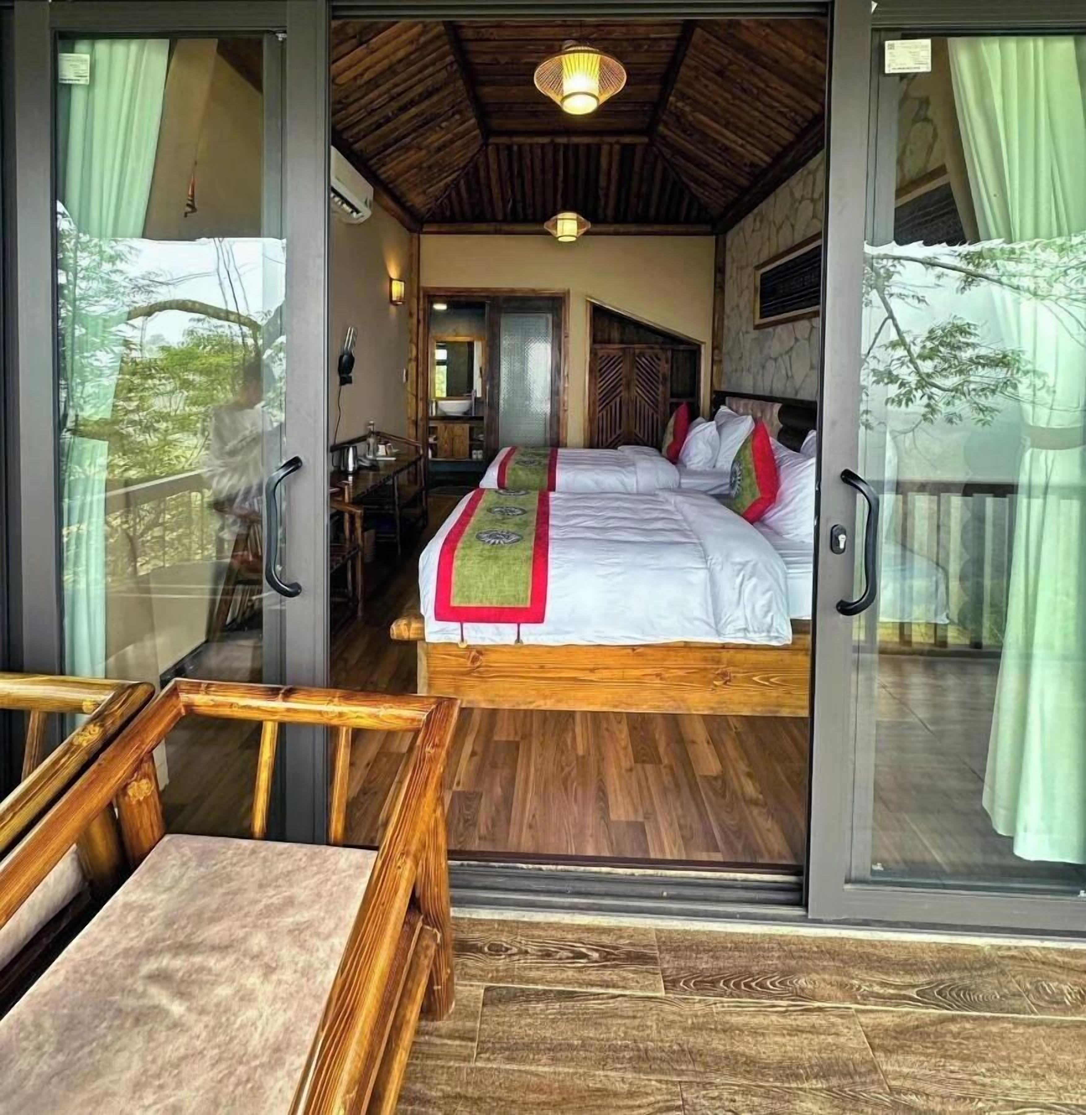 Superior Bungalow, Balcony, Mountain View