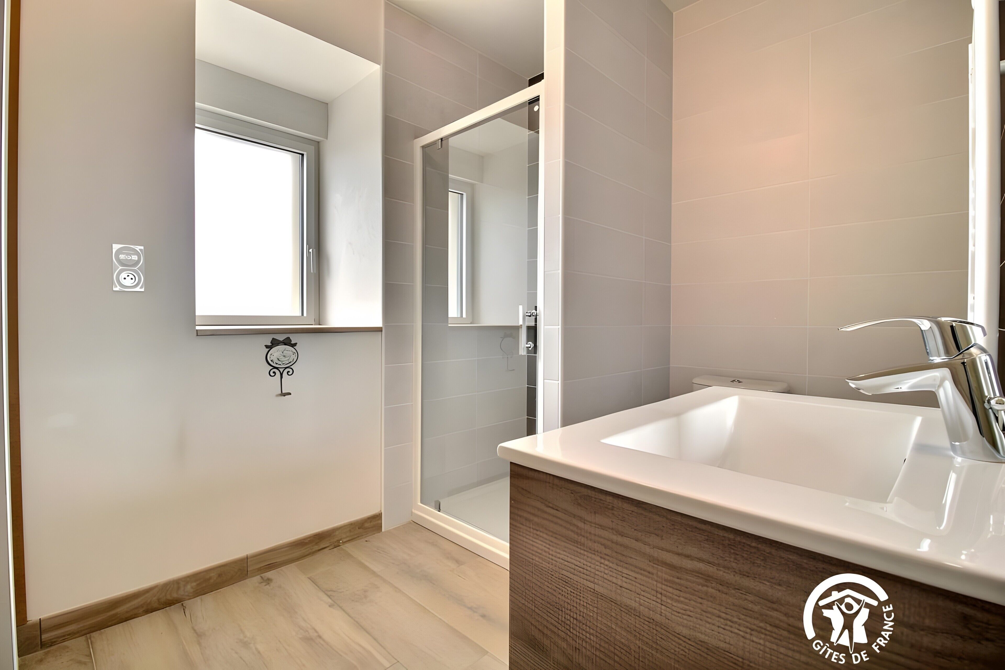 Regadera y secadora de cabello 