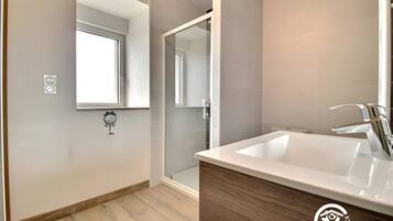 Regadera y secadora de cabello