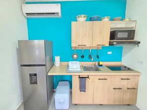 Fridge, microwave, stovetop, coffee/tea maker