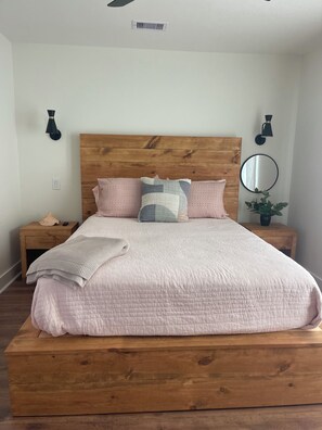 3 bedrooms, internet, bed sheets