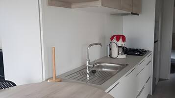 Fridge, microwave, stovetop, coffee/tea maker