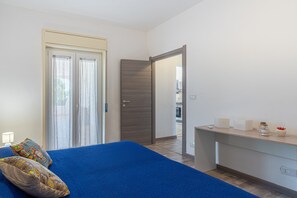 2 bedrooms, iron/ironing board, WiFi, bed sheets - Apartment 'Sole Vista Giardino' with Sea View, Wi-Fi and Air Conditioning (Fontane Bianche)