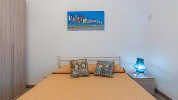 2 quartos, ferros/tábuas de passar roupa, Wi-Fi, roupa de cama