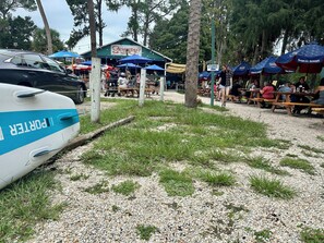 تناول الطعام بالخارج