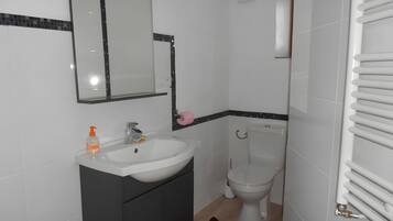 Shower, free toiletries, hair dryer