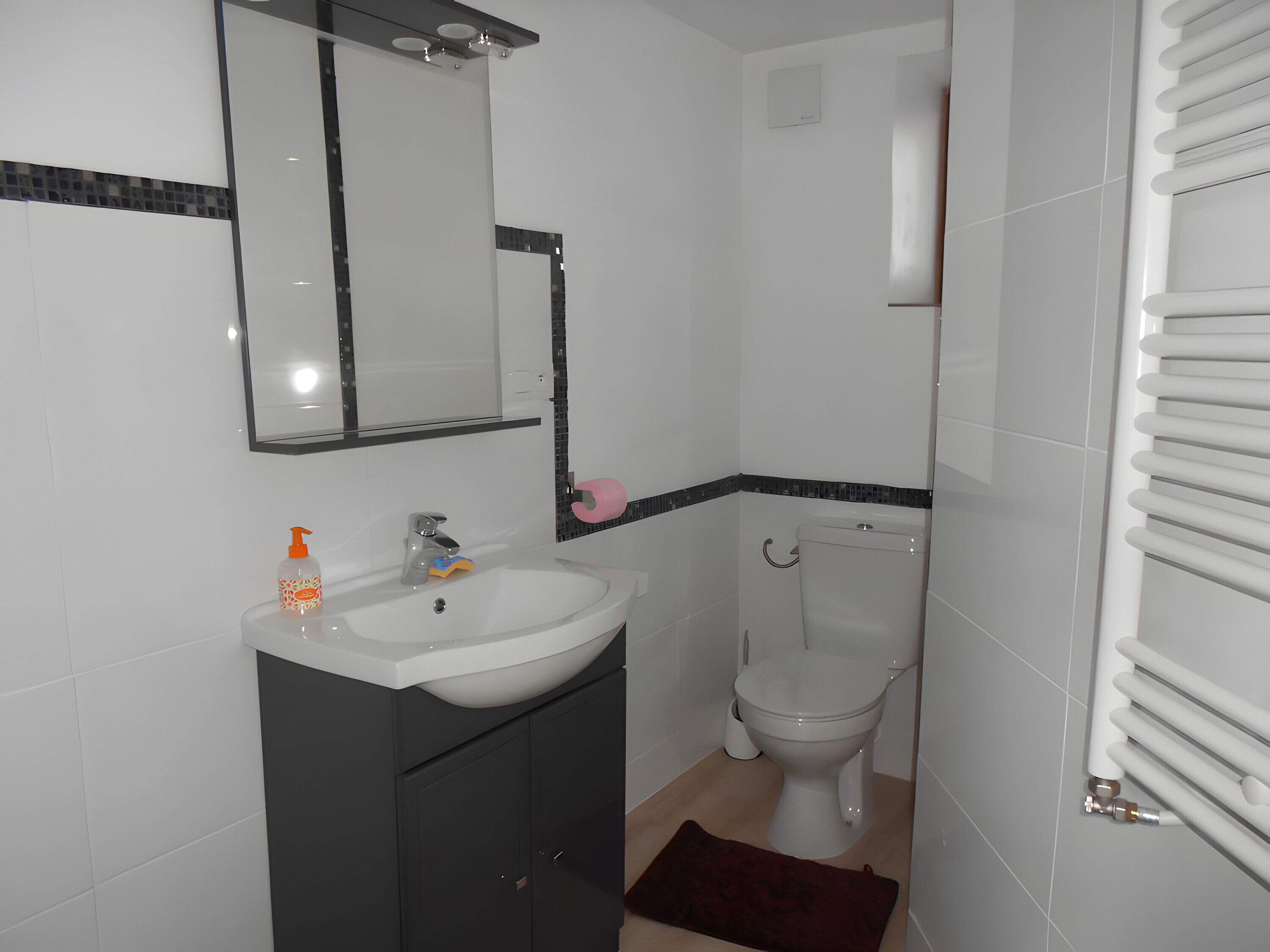 Een douche, gratis toiletartikelen, een haardroger