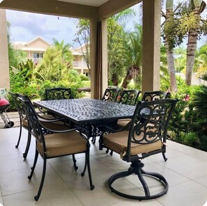 Outdoor dining - Exotic 4-bedroom Villa at the beach in Ocho Rios (ocho Rios)