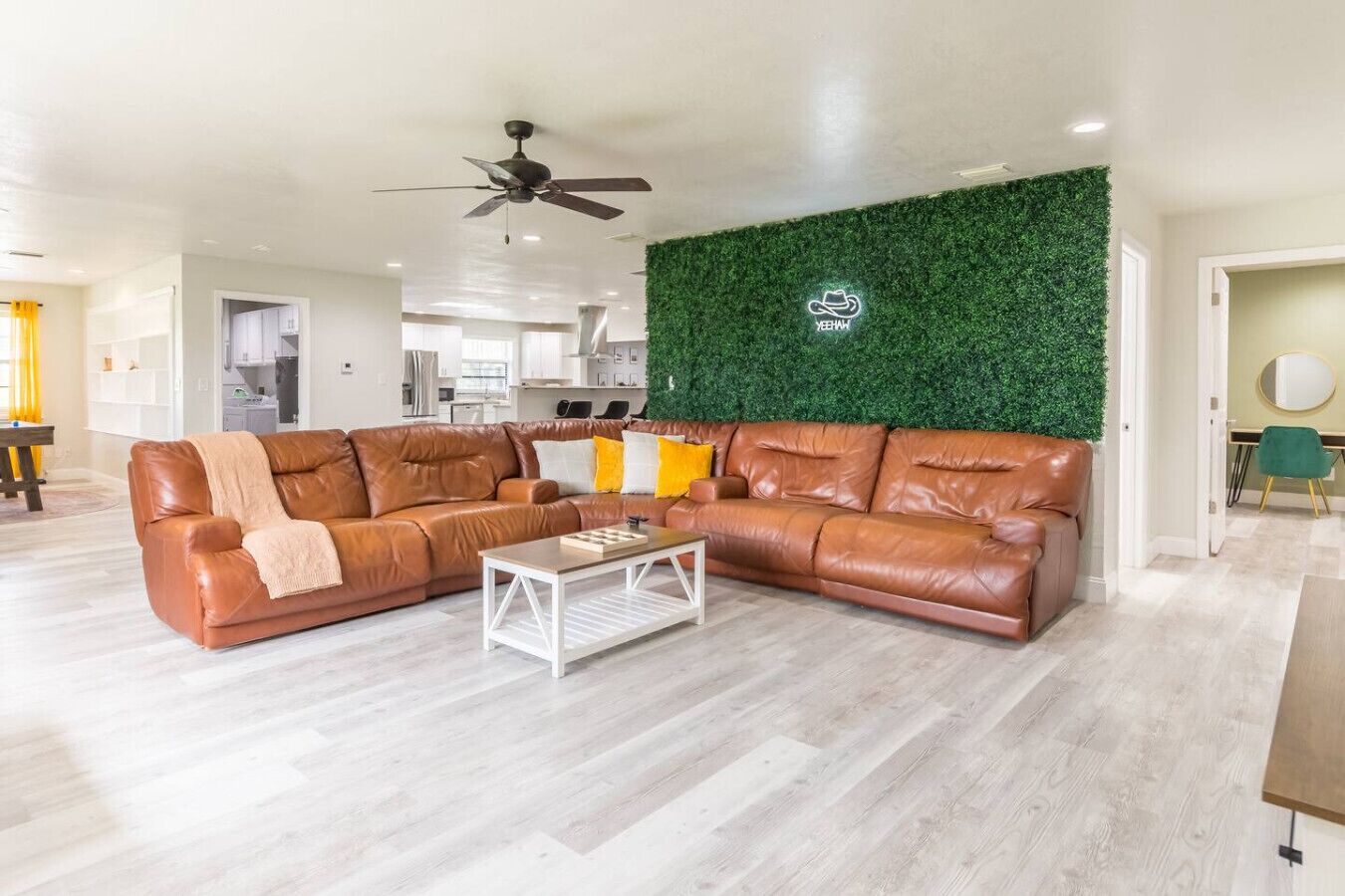 Televisie en een open haard