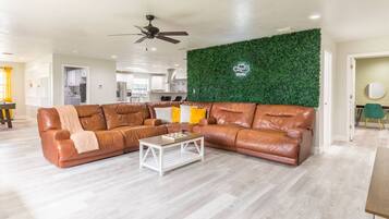 Televisie en een open haard