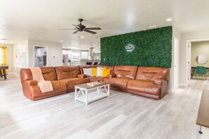 Televisie en een open haard