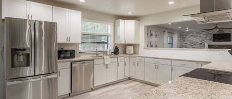 Refrigerador, microondas, parrilla de estufa y lavavajillas