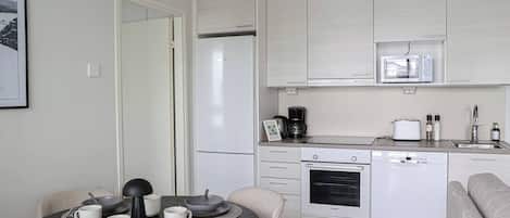 Fridge, microwave, oven, coffee/tea maker