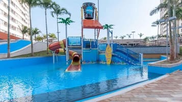 Piscine couverte, piscine extérieure