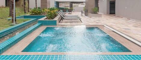 Piscine couverte, piscine extérieure