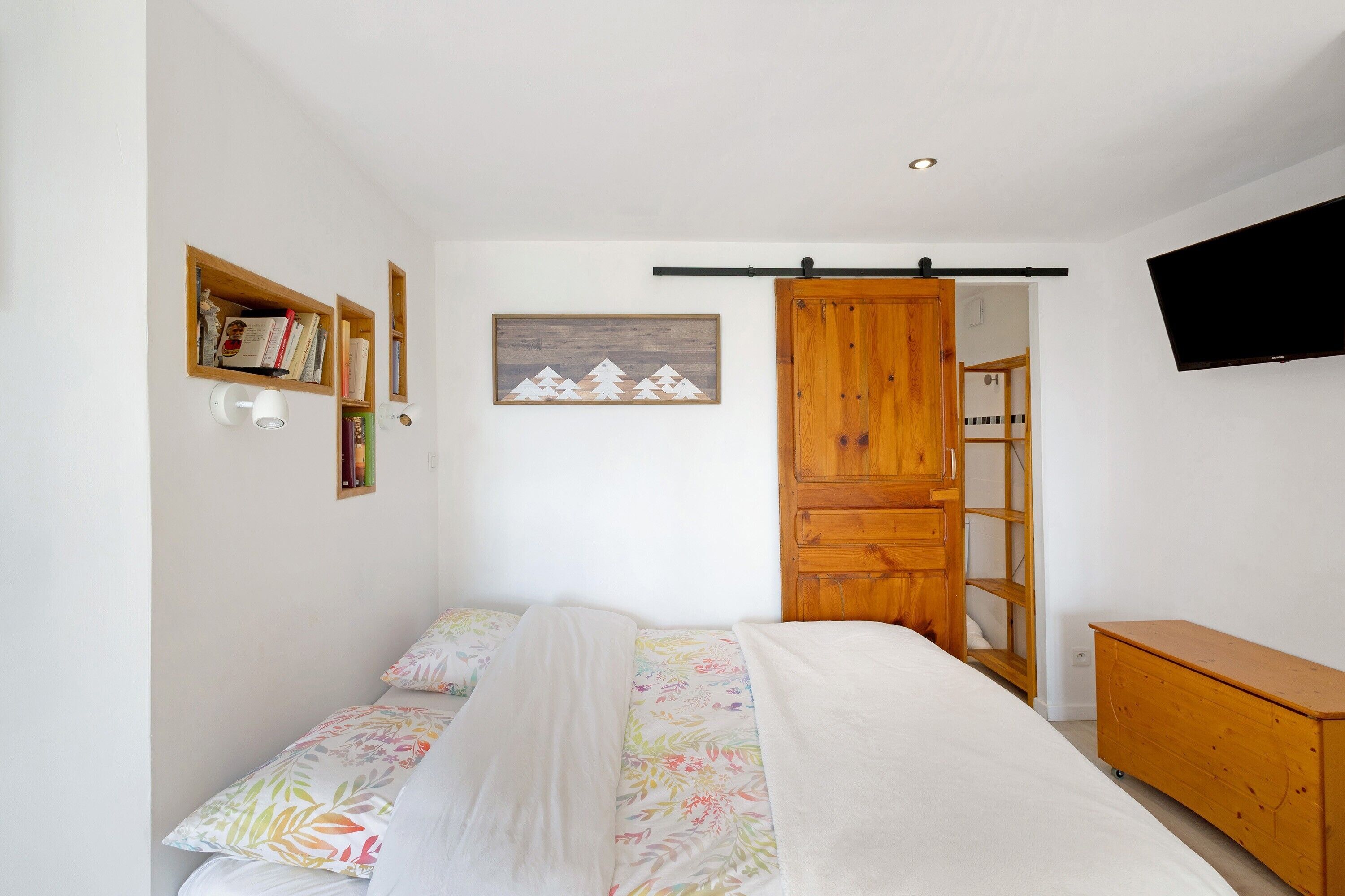WiFi, bed sheets