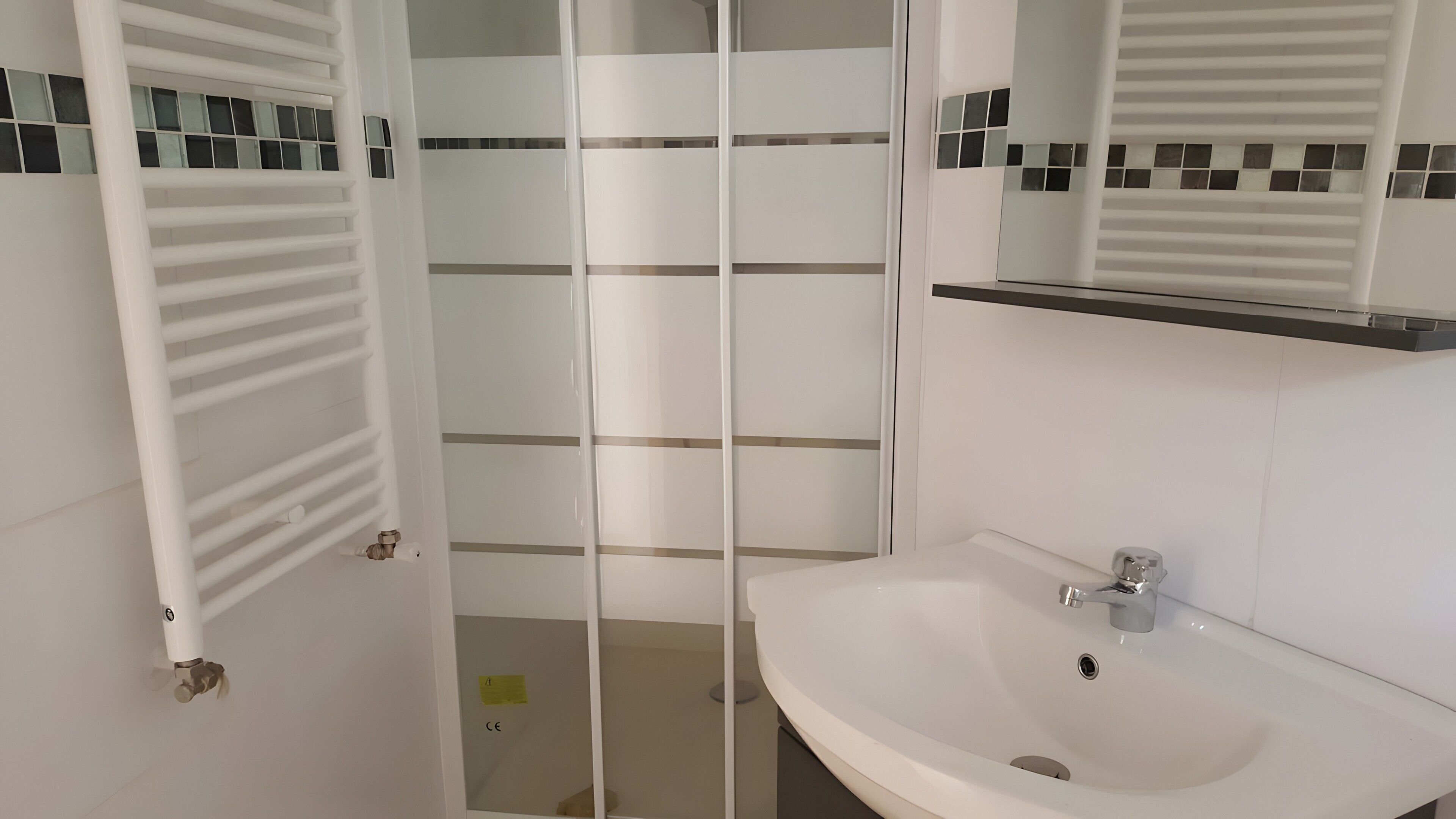 Dusche, kostenlose Toilettenartikel, Haartrockner