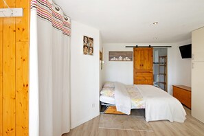 WiFi, bed sheets