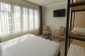2 bedrooms, iron/ironing board, internet, bed sheets