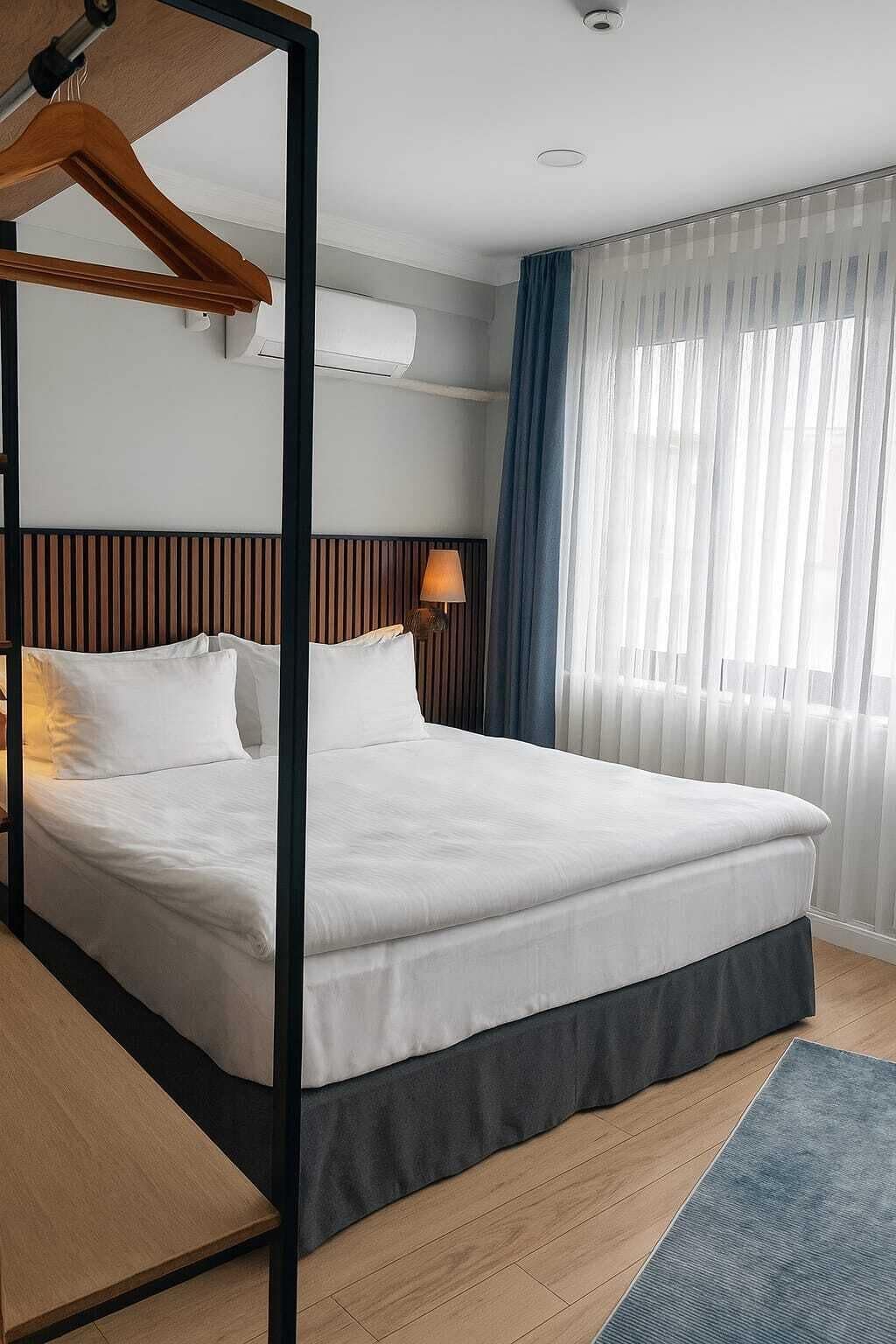 2 bedrooms, iron/ironing board, Internet, bed sheets