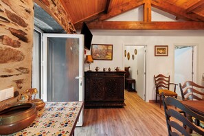 Interior - Holiday Home 'T2 Da Chica' with Shared Pool in Arocua (Canelas e Espiunca)