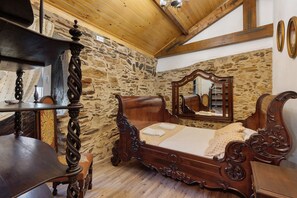 2 bedrooms, WiFi, bed sheets - Holiday Home 'T2 Da Chica' with Shared Pool in Arocua (Canelas e Espiunca)