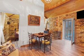Interior - Holiday Home 'T2 Da Chica' with Shared Pool in Arocua (Canelas e Espiunca)