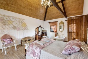 1 bedroom, WiFi, bed sheets - 'Jasmim' Room with Shared Pool in Arouca (Canelas e Espiunca)