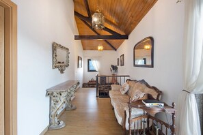 Televisie en een open haard