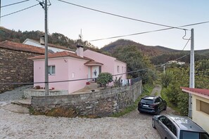 Exterior - Tulipa Room with Shared Pool, Wi-Fi and Air Conditioning (Canelas e Espiunca)