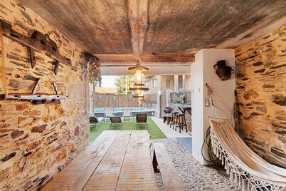 Room 'Margarida' with Shared Pool, Wi-Fi and Air Conditioning