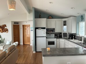 Mikrowelle, Ofen, Herdplatte, Geschirrspüler