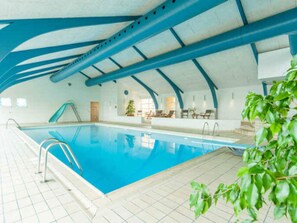 Casa | Piscina | Una piscina cubierta, una piscina al aire libre