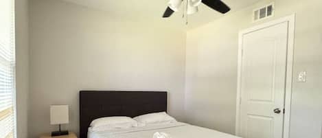 Desk, iron/ironing board, WiFi, bed sheets