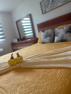 3 chambres, fer et planche à repasser, lit parapluie, Wi-Fi gratuit