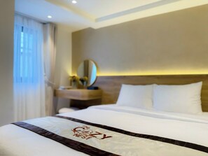 Camera Superior, 1 letto queen | Una cassaforte in camera, una scrivania, tende oscuranti