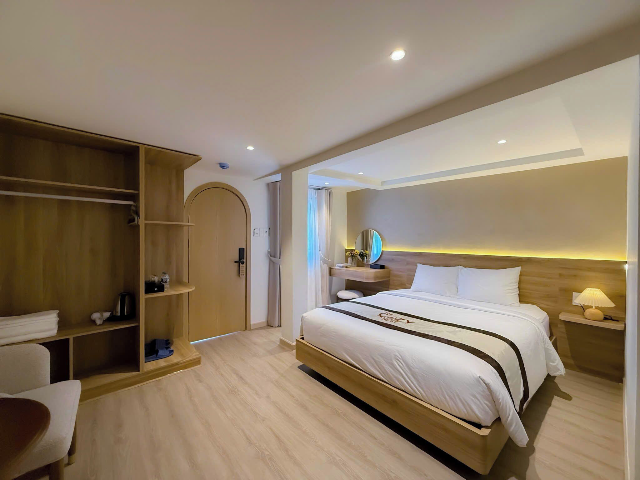 Superior Room, 1 Queen Bed | In-room safe, desk, blackout drapes, soundproofing