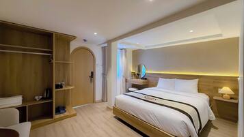 Superior Room, 1 Queen Bed | In-room safe, desk, blackout drapes, soundproofing