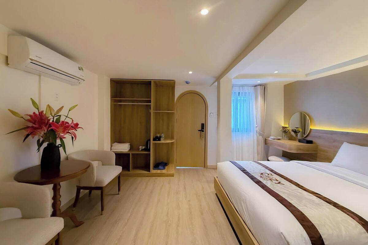 Chambre Supérieure, 1 grand lit | Coffres-forts dans les chambres, bureau, rideaux occultants