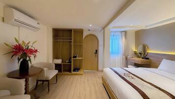 Superior Room, 1 Queen Bed | In-room safe, desk, blackout drapes, soundproofing