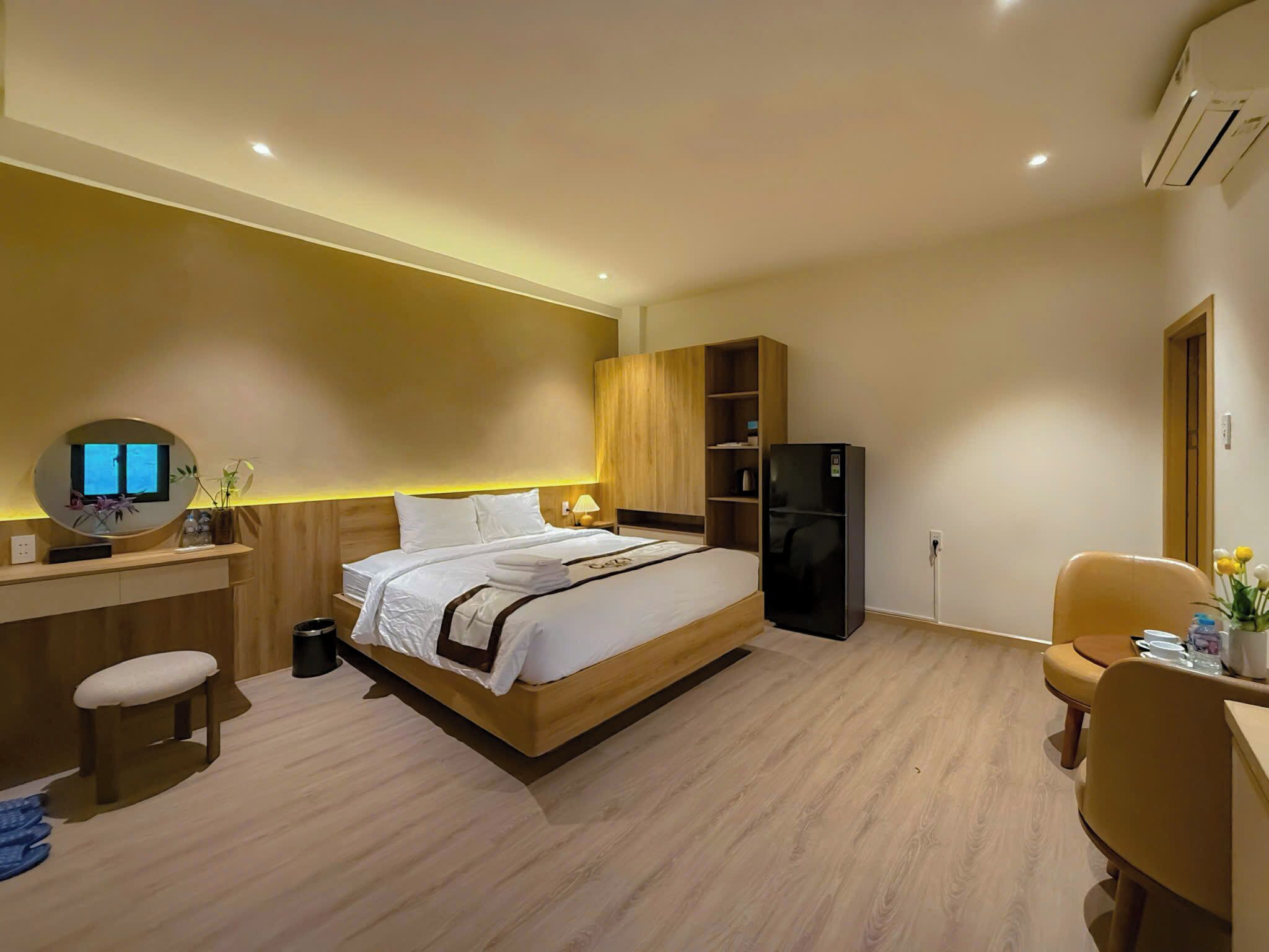 Studio Luxe, coin cuisine | Coffres-forts dans les chambres, bureau, rideaux occultants