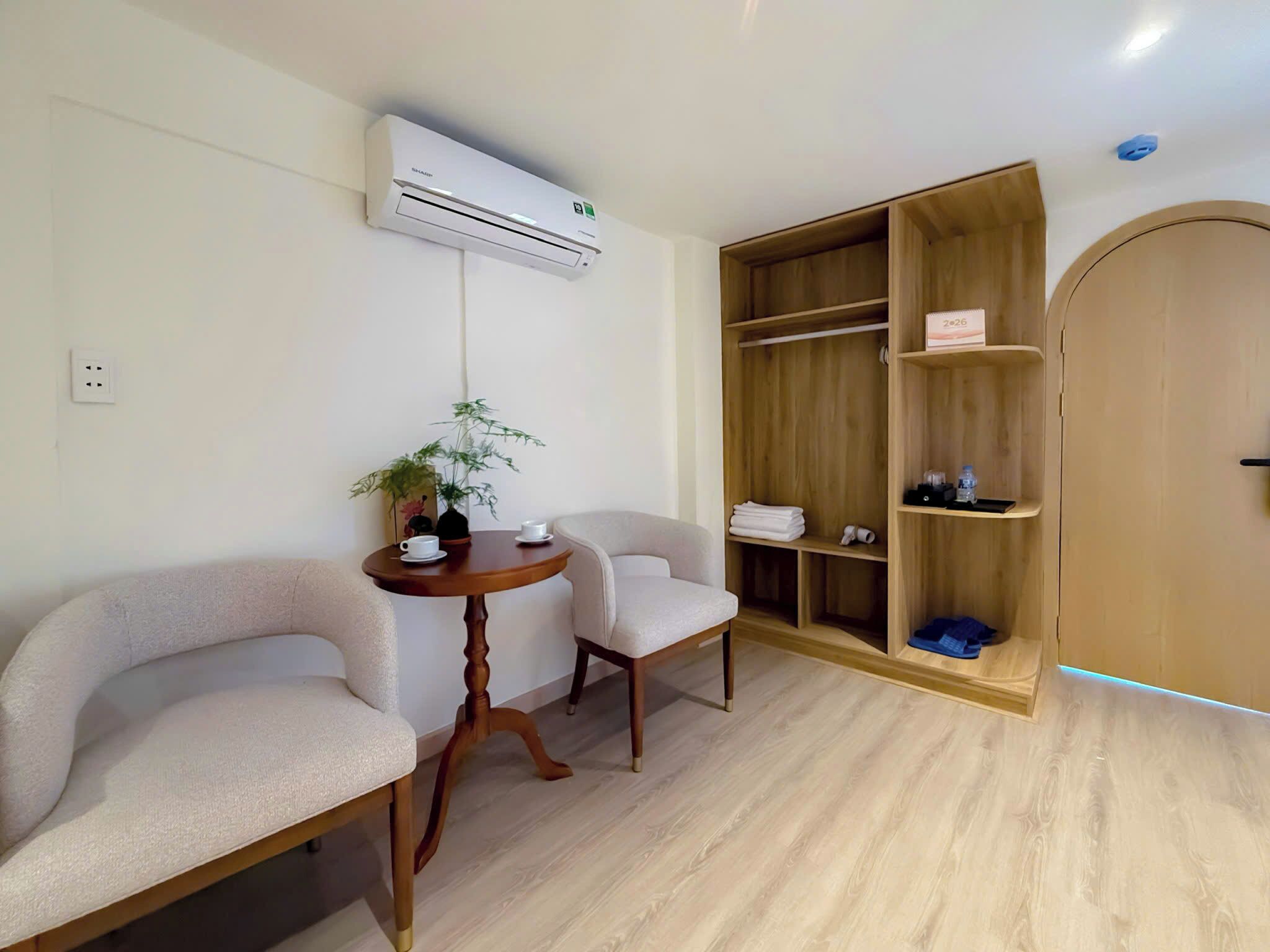 Camera Superior, 1 letto queen | Una cassaforte in camera, una scrivania, tende oscuranti