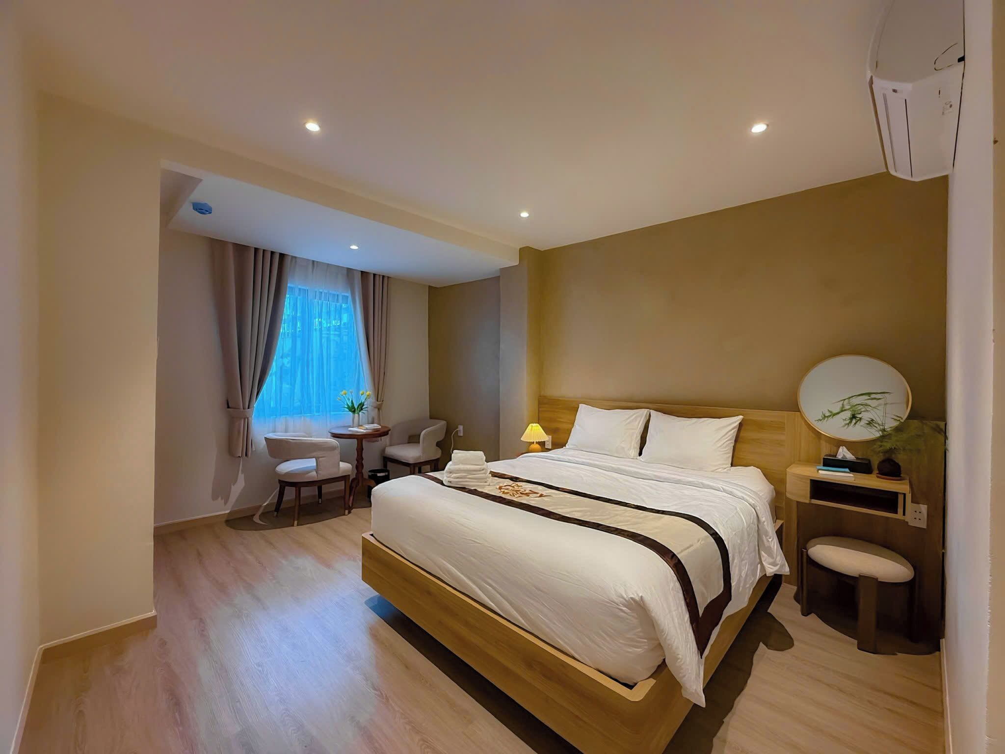 Deluxe Room, City View | Premium bedding, in-room safe, blackout curtains, soundproofing