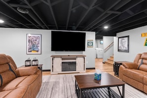 Smart TV, fireplace